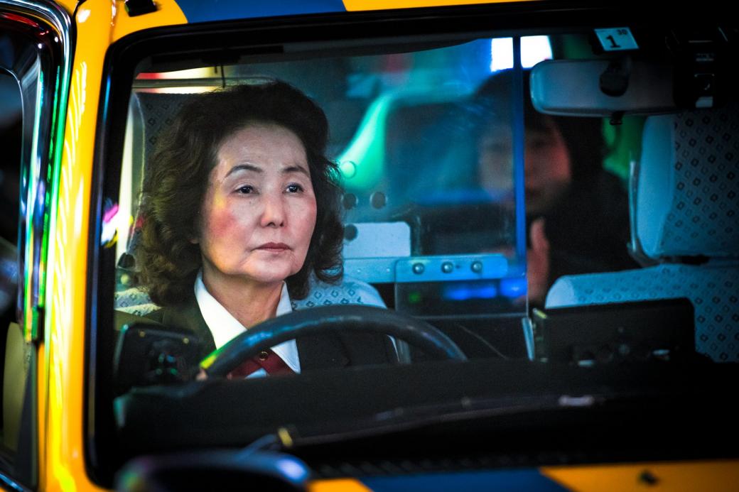 Nhật Bản là quốc gia có dân số già cộng với việc những người trẻ thường không chọn công việc này, khiến độ tuổi trung bình của giới tài xế taxi tại quốc gia này là 58.