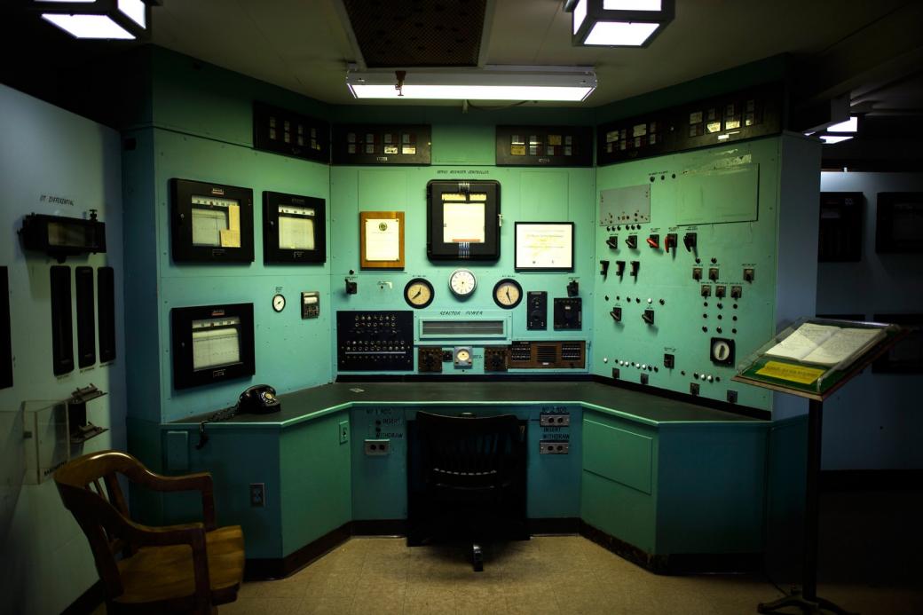 Phòng điều khiển của lò phản ứng than chì X-10 tại Phòng thí nghiệm Quốc gia Oak Ridge hiện đã trở thành một phần của Công viên Lịch sử Quốc gia Manhattan.