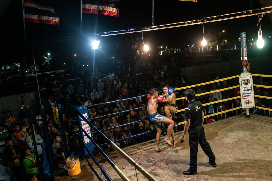 Muay Thái là một cơn sốt càn quét qua các vùng nông thôn ở Thái Lan. Người dân trong vùng kéo đến các võ đài rất đông để theo dõi các trận đấu. Ước tính có khoảng 200.000 trẻ em dưới 15 tuổi đấu Muay Thái thường xuyên.