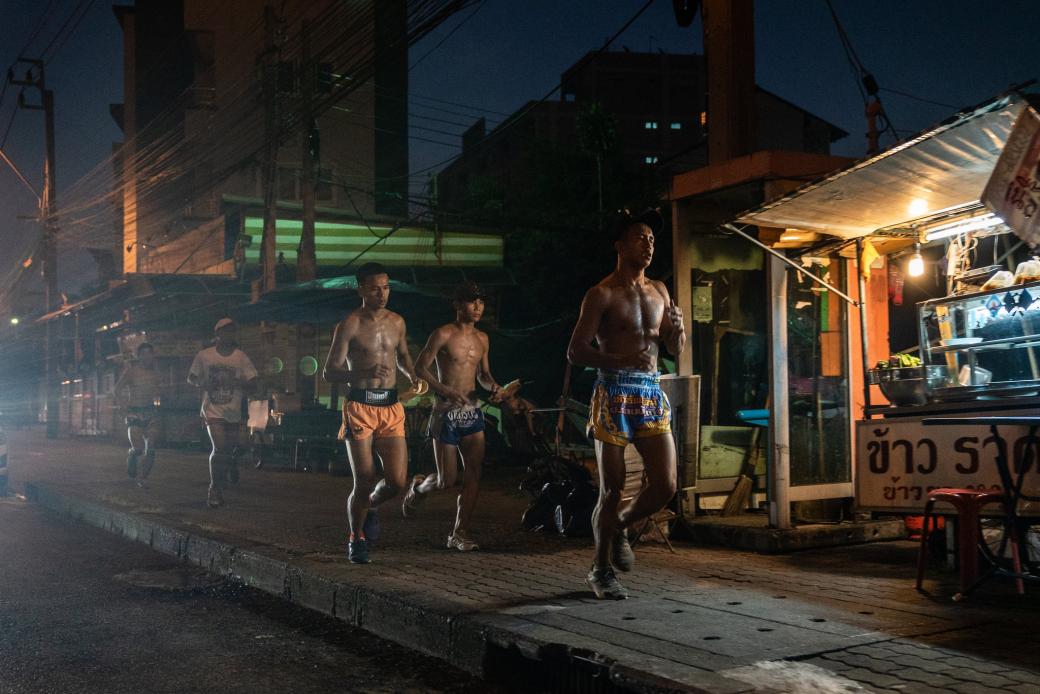 Các “chiến binh” nhỏ tuổi đang trong bài tập chạy 10 km buổi sáng trước khi bắt đầu một ngày mới.
