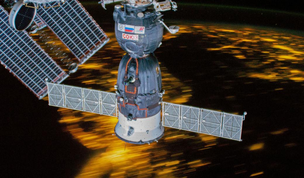 Tàu vũ trụ Soyuz MS-12 của Nga là con tàu cập bến ISS gần đây nhất. Hình ảnh được chụp khi trạm không gian đang bay qua bầu trời Đông Bắc Hoa Kỳ vào 16/03/2019 vừa qua.