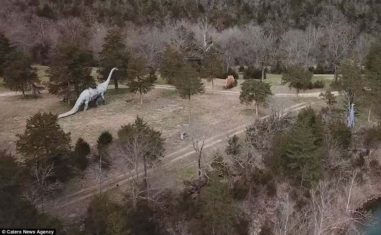abandoned dinosaur theme park arkansas 11