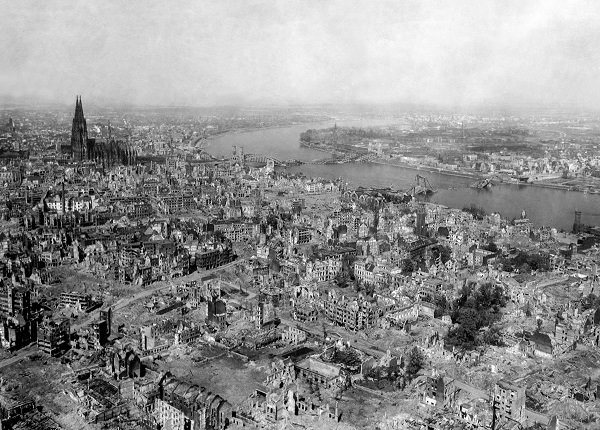 cologne bombing destruction war post war period reconstruction cologne cathedral 1945 1253556