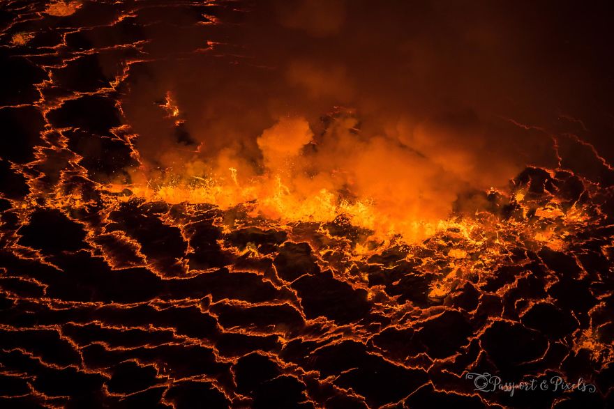 the molten rock is bubbling at 2000 degrees c