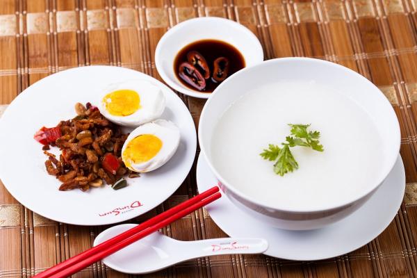 Ăn cháo trong bữa sáng - Thói quen ẩm thực tốt đẹp ở các nước châu Á
