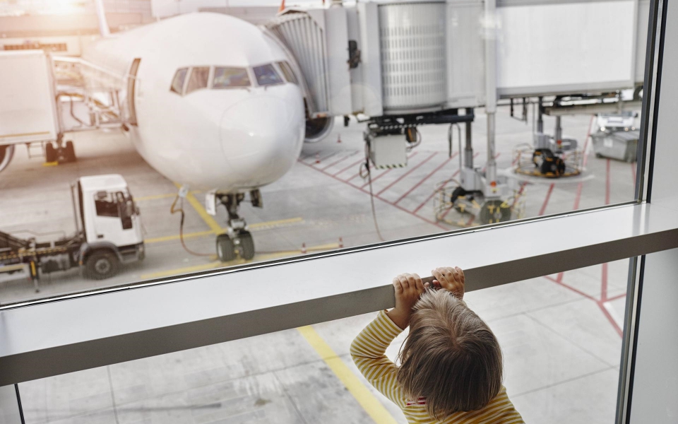 Chuyện hy hữu: Máy bay phải lộn về sân bay để đón một em bé bị mẹ bỏ quên