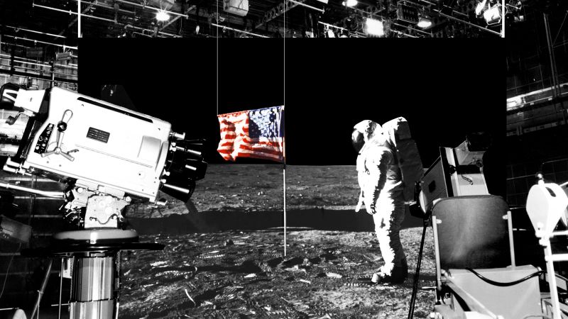 Nguồn gốc những thuyết âm mưu về Mặt Trăng lại đến từ...một kỹ sư từng làm việc với NASA?