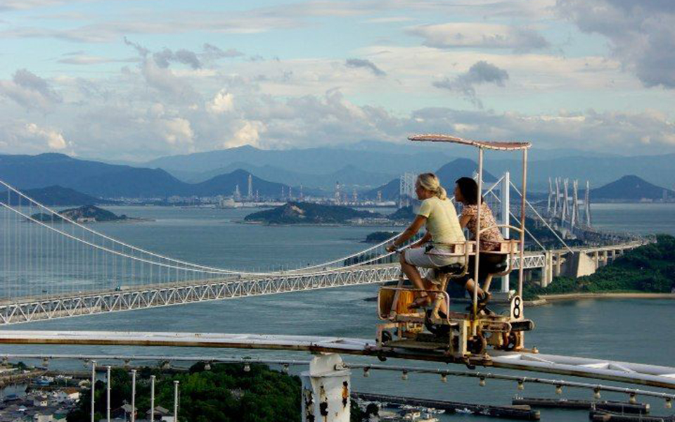 Sau tàu lượn siêu tốc, đạp xe trên không tại Nhật Bản là trò chơi mới không dành cho người yếu tim
