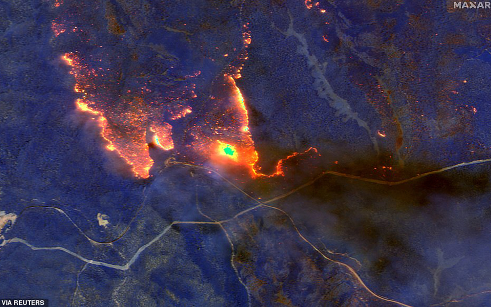 Hình ảnh hồng ngoại chụp từ trên cao cho thấy nước Úc đang bốc cháy như bó đuốc