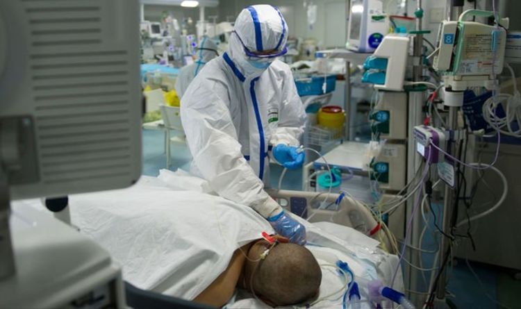 Ý: Bệnh nhân trên 80 tuổi bị nhiễm COVID-19 có thể bị bỏ mặc đến chết