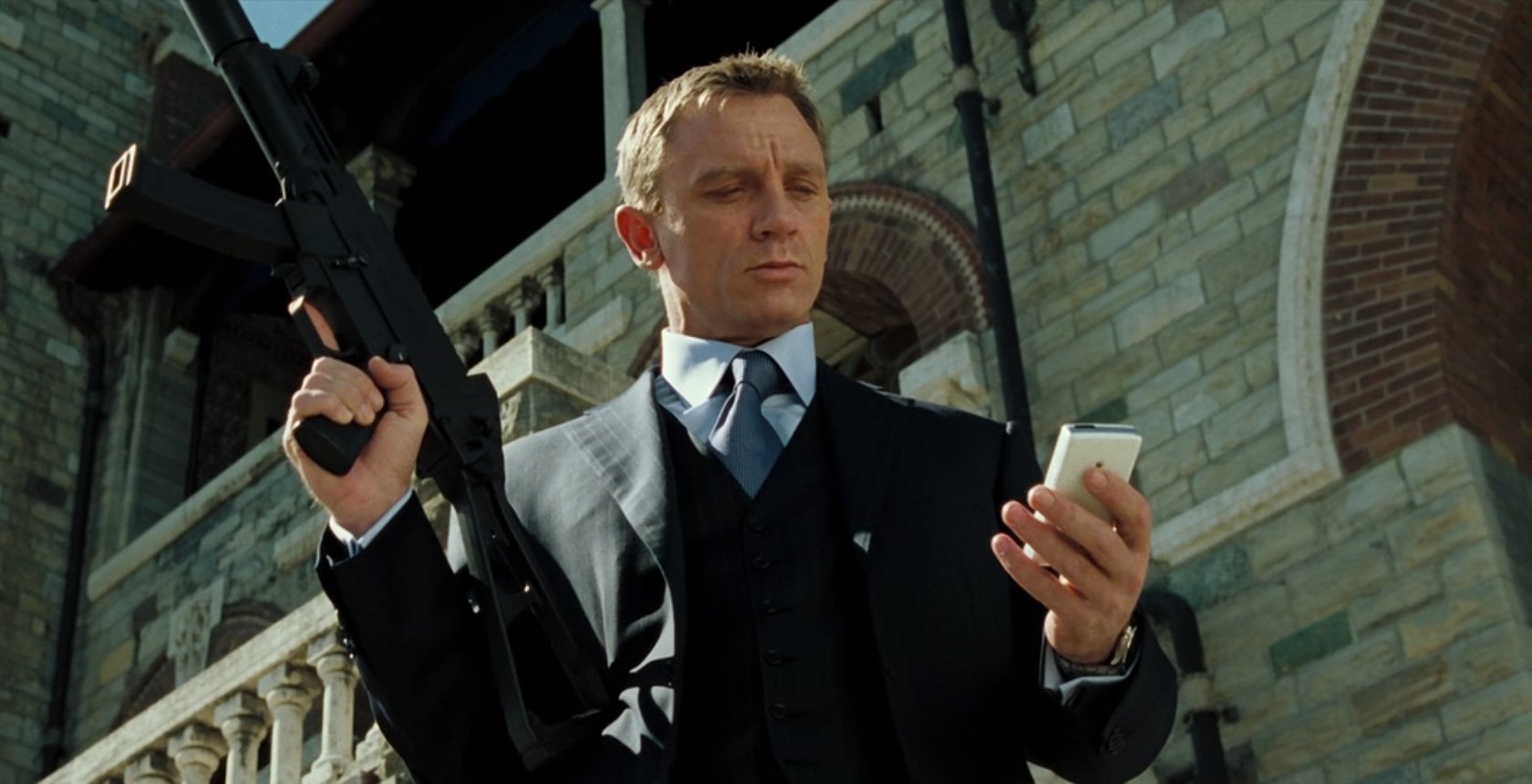 Điệp viên 007 trông hào hoa thế thôi nhưng là sát nhân máu lạnh thực thụ