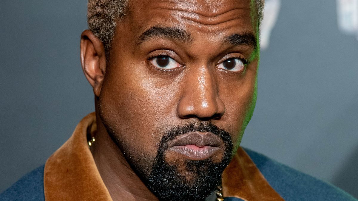 Sau Kylie Jenner, Kanye West chính thức được Forbes xác nhận là tỉ phú 'đô la Trump'