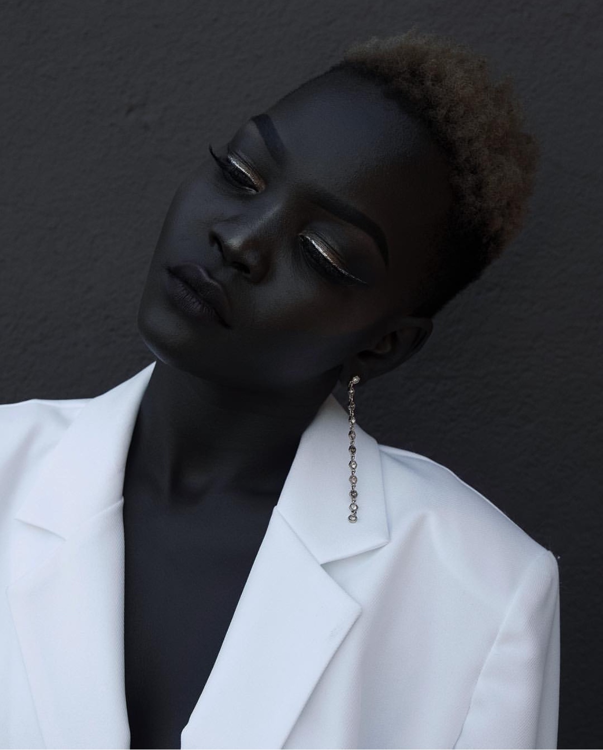 Белая черная негритянка. Ньяким Гатвеч. Модель Ньяким Гатвех. Худия Диоп. Королева тьмы - Ньяким Гатвех - модель из Южного Судана.