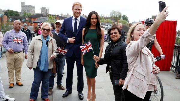 Tượng sáp Hoàng tử Harry và Meghan Markle được trưng bày ở khắp Windsor trong những ngày trước khi diễn lễ cưới Hoàng Gia. Ảnh: Reuters.