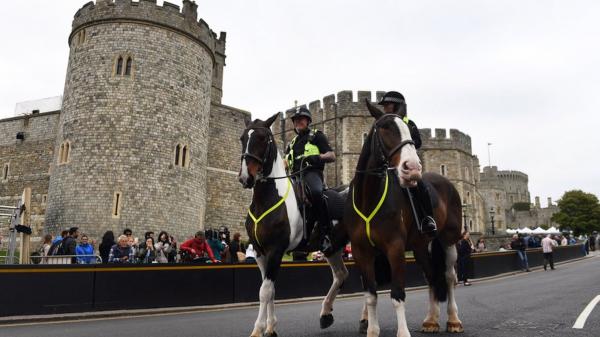 Cảnh sát từ vùng Thames Valley và Thủ đô Luân Đôn tăng cường kiểm soát an ninh để chuẩn bị cho Đám cưới Hoàng Gia. Ảnh: EPA.