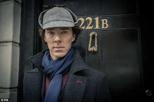 cumberbatch pictured as sherlock outside the detectives iconic baker street home jumped in to save a deliveroo cyclist