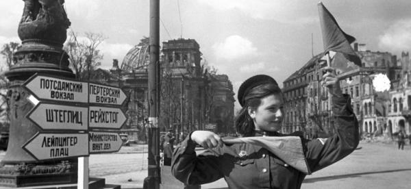 soviet traffic guide berlin 1945 bw