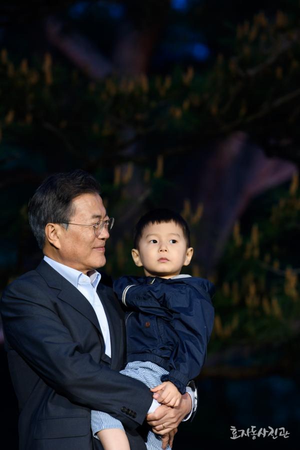 south korea president moon jae in grandsons 15