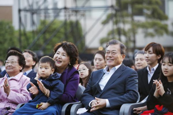 south korea president moon jae in grandsons 18
