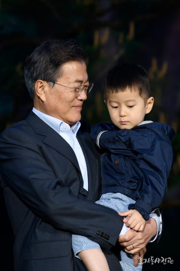 south korea president moon jae in grandsons 3