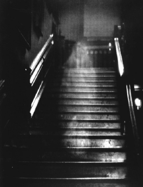 raynham hall ghost photograph