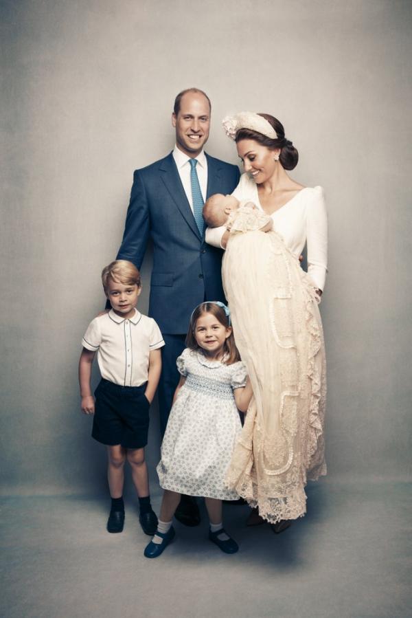 prince louis official christening portraits 2018 1