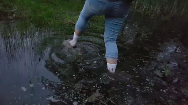 sock in water