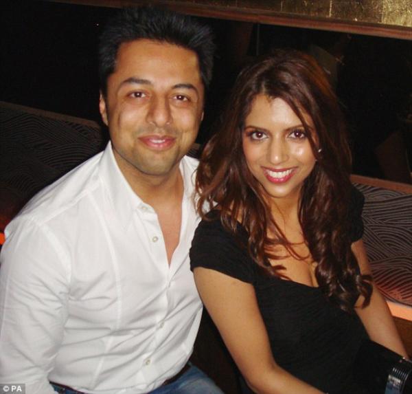 0549e23600000514 6015765 dewani and his wife anni pose happily for the camera before she a 2 1533306147174