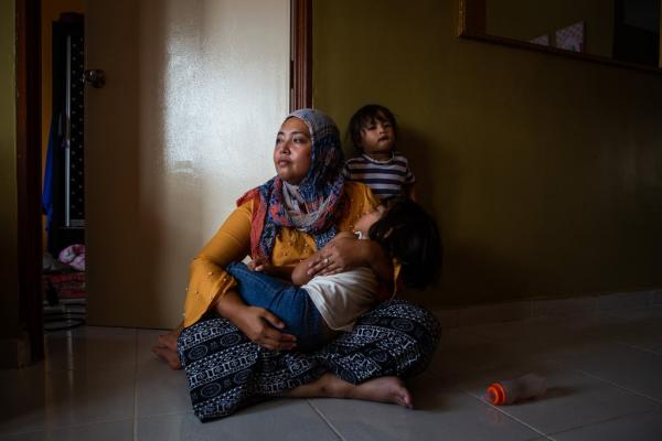 siti noor azila the second wife of mr che abdul karim with her two daughters in her familys home in gua musang she said she and her husbands first wife had told him it