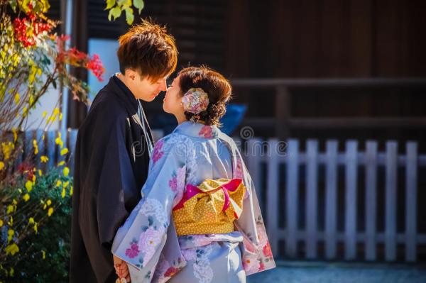 japanese couple kyoto japan november japan november unidentified groom bride dress traditional costume their 37598403