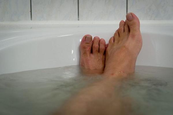 relaxing in bath 610x406