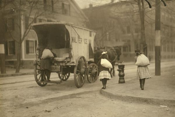 girls working on ice wagon