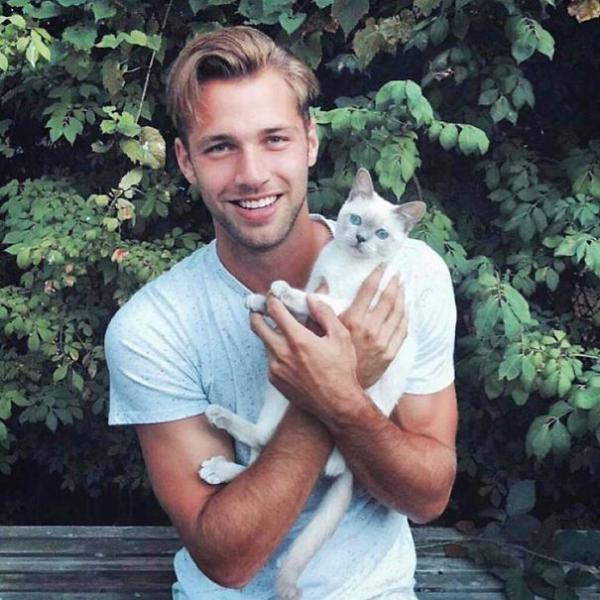 hot dudes with kittens instagram 53 605