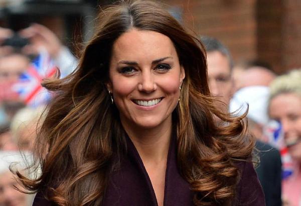 10 awkward ways the queen is mad with kate middleton 1