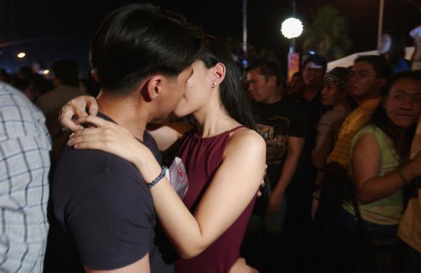 thai kissing record