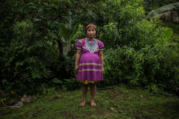 Rosalina, 26 tuổi, hiện là trưởng làng của làng La Puria. Cô đang mang thai đứa con thứ tư nhưng không cho biết gì về chồng mình.