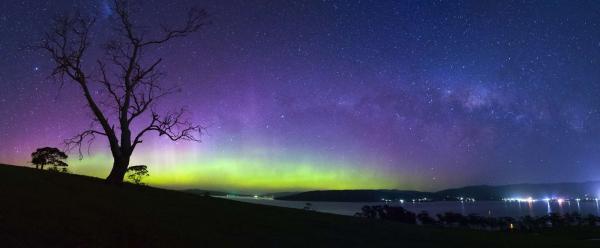 Nam cực quang ở Tasmania, Australia. Ảnh: Xavier Hoenner Photography/Getty Images.
