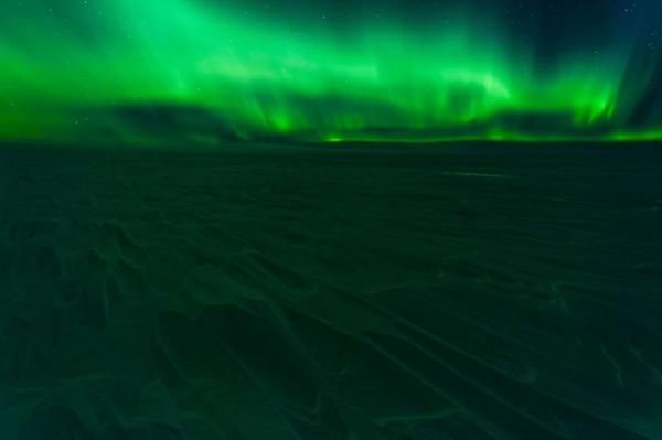 Những dải lụa đầy màu sắc đang rực sáng trên bầu trời những thềm băng chạy dài đến tận đường chân trời ở Châu Nam Cực. Ảnh: Stefan Christmann/Getty Images.