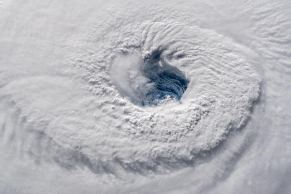 Cận cảnh siêu bão Florence đang uy hiếp bờ đông nước Mỹ được chụp bởi phi hành gia Alexander Gerst của ESA từ Trạm Không gian Quốc tế (ISS). Đây là cơn bão mạnh được xếp loại bão cấp 4. Ảnh: ESA/NASA–A. Gerst.