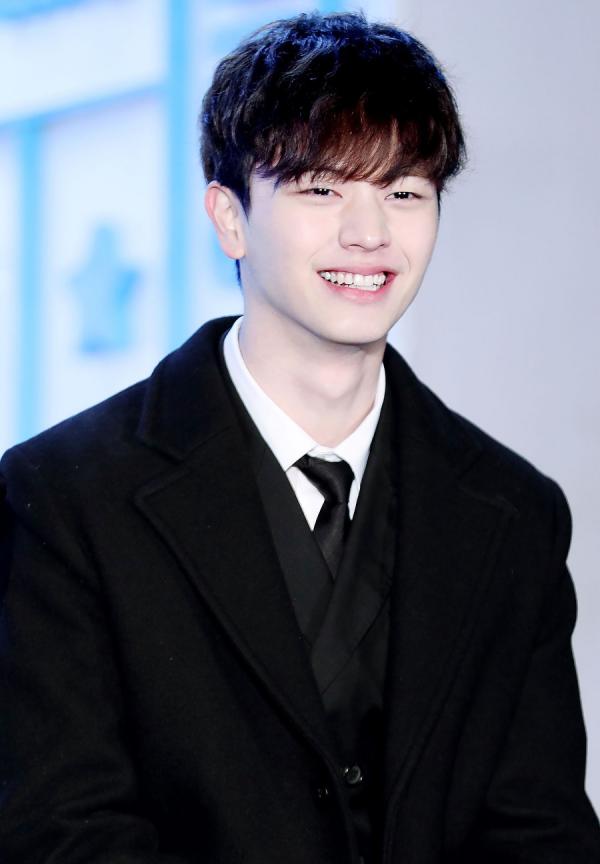 yook sung jae at the global v live top 10 in january 2017 6