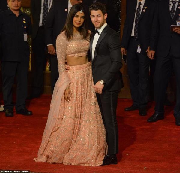 7333658 6487701 guests including priyanka chopra and nick jonas pictured arrived a 28 1544637694153
