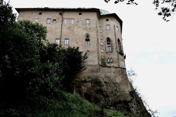 the frightening legend of houska castle tres bohemes 3