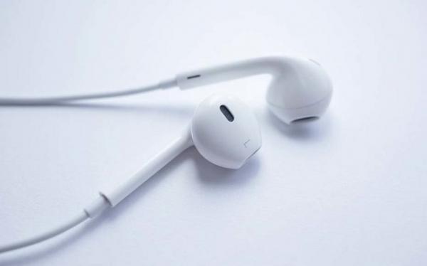 use of holes in earphones