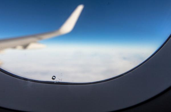 why there is hole in airplane window