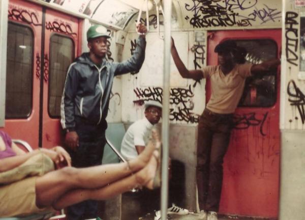 photographer tells the story of the new york subway through vintage photos 21