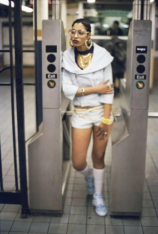 photographer tells the story of the new york subway through vintage photos 4