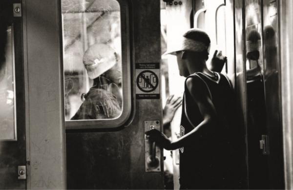 photographer tells the story of the new york subway through vintage photos 44