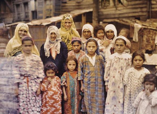 group of armenian women and children istanbul turkey 640x464