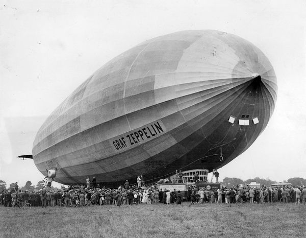 graf zeppelin lz 127 landed hanworth aero park 9904193
