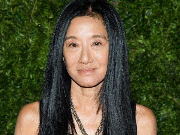 vera wang was a figure skater and journalist before entering the fashion industry at age 40 today shes one of the worlds premier womens designers